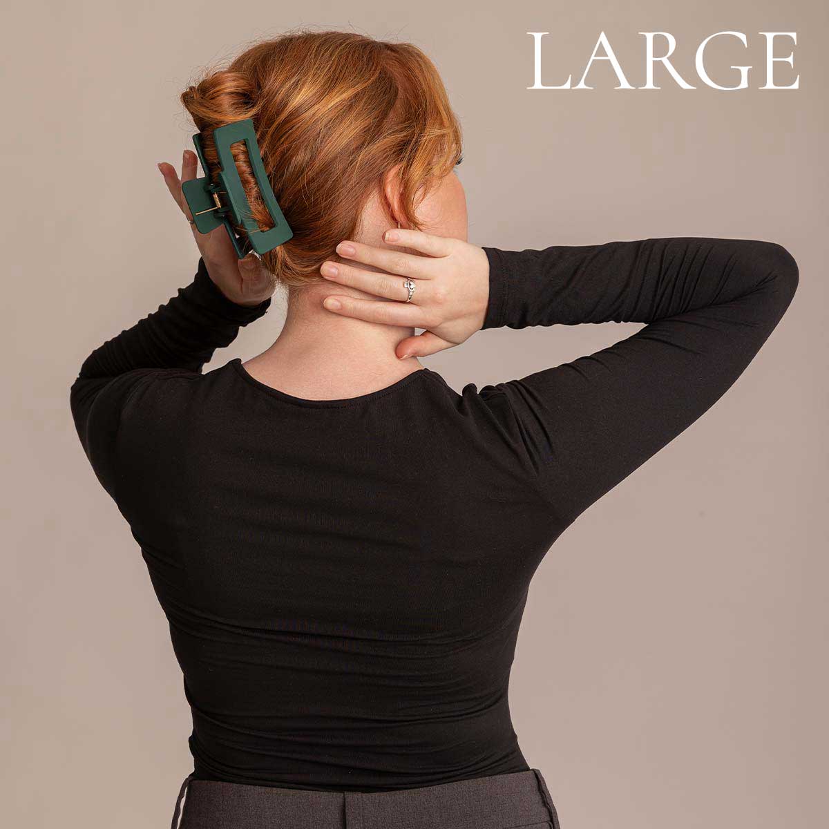 En superfin Hårklämma till din kollektion av hårklämmor.